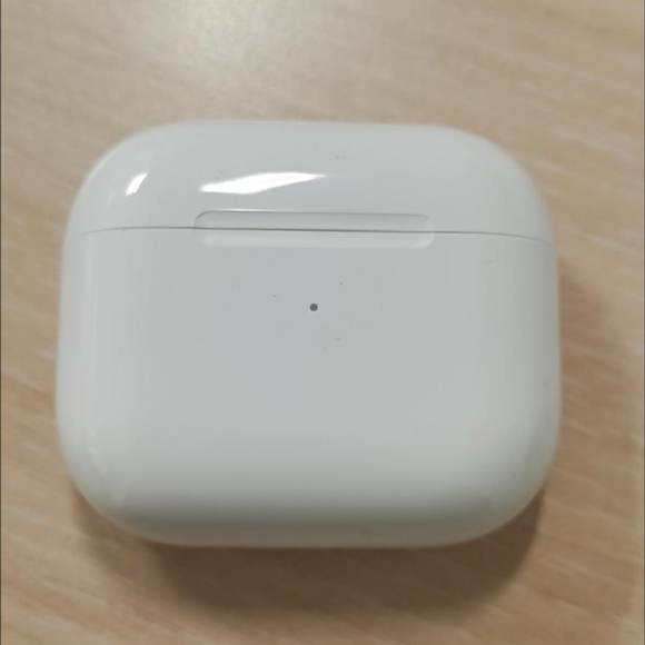 Earphones - Picture 2 of 6